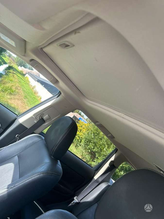 Mitsubishi Outlander - 11