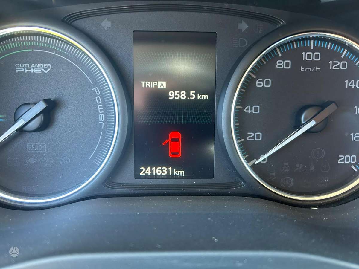 Mitsubishi Outlander - 12