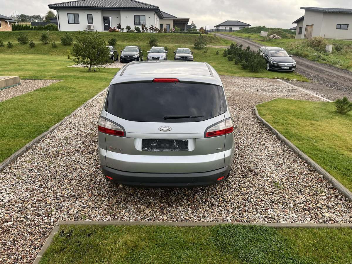 Ford S-MAX - 11