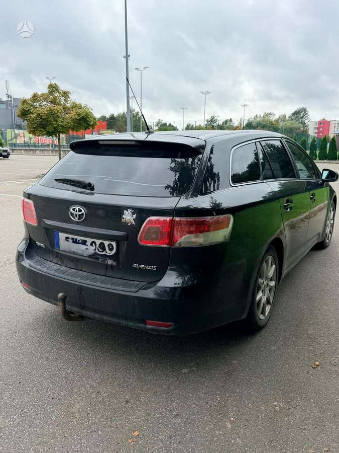 Toyota Avensis - 1