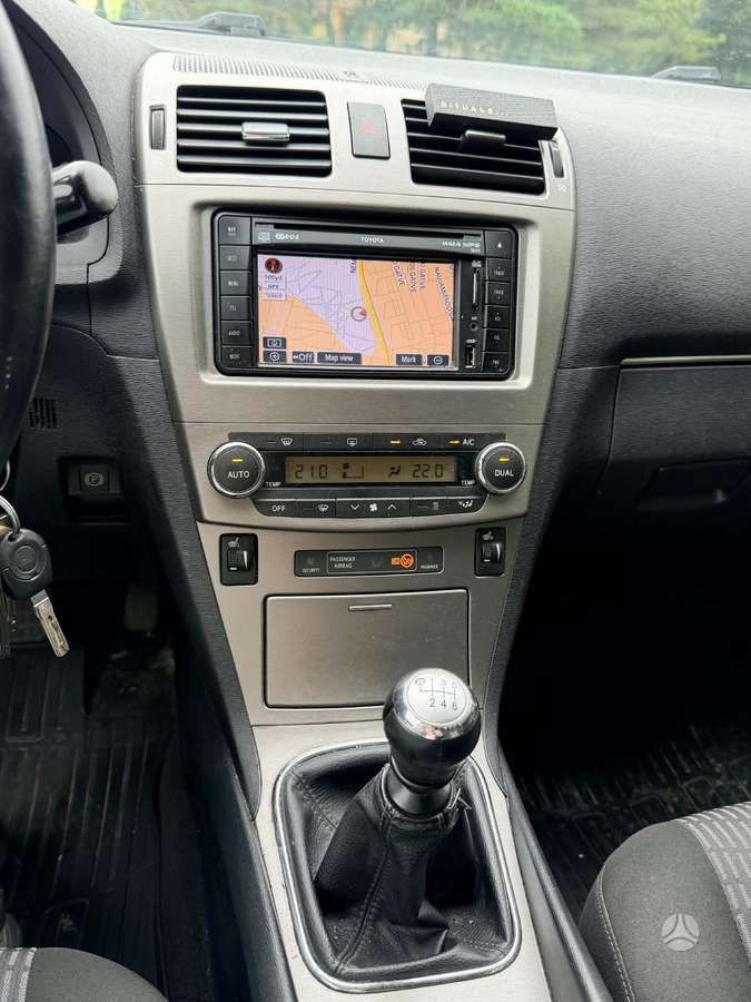 Toyota Avensis - 8