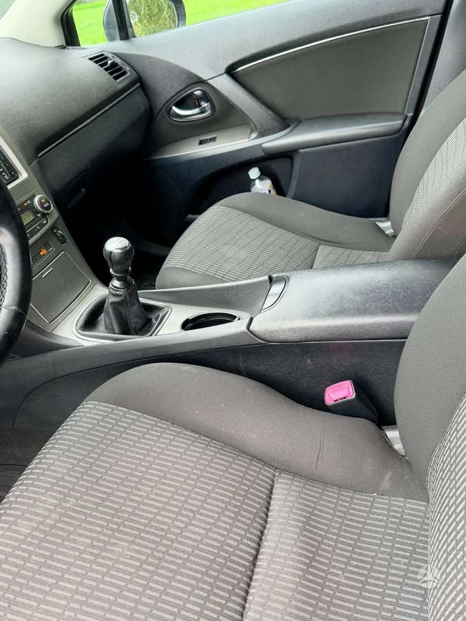 Toyota Avensis - 9