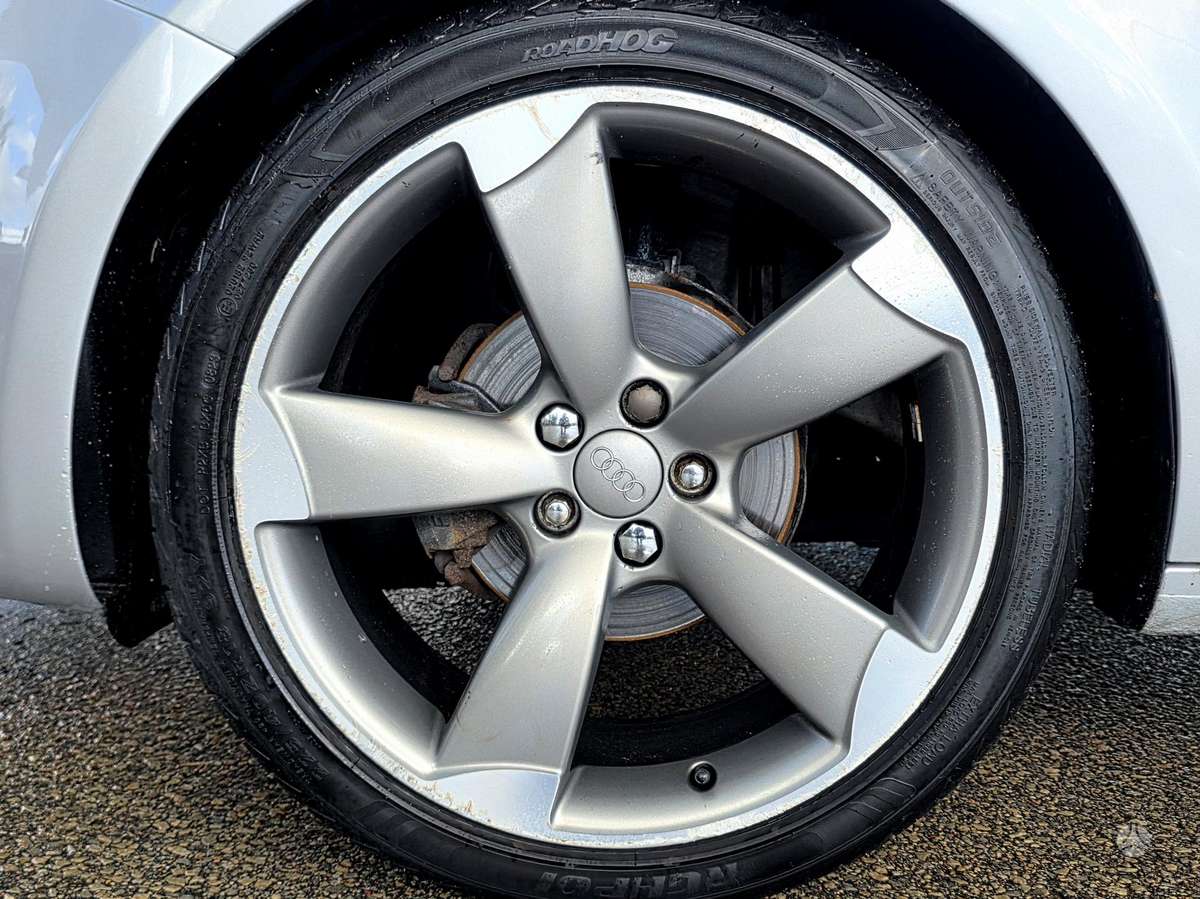 Audi A1, 1.6 l., Хэтчбек