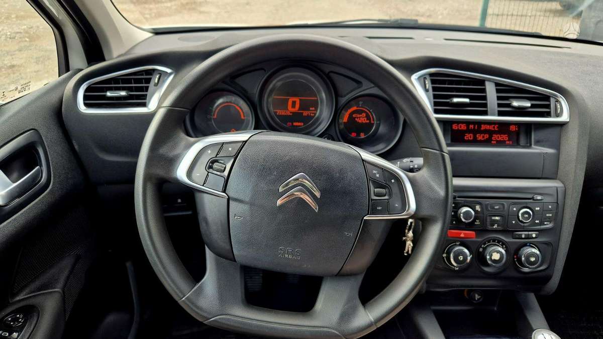 Citroen C4, 1.6 l., hatchback