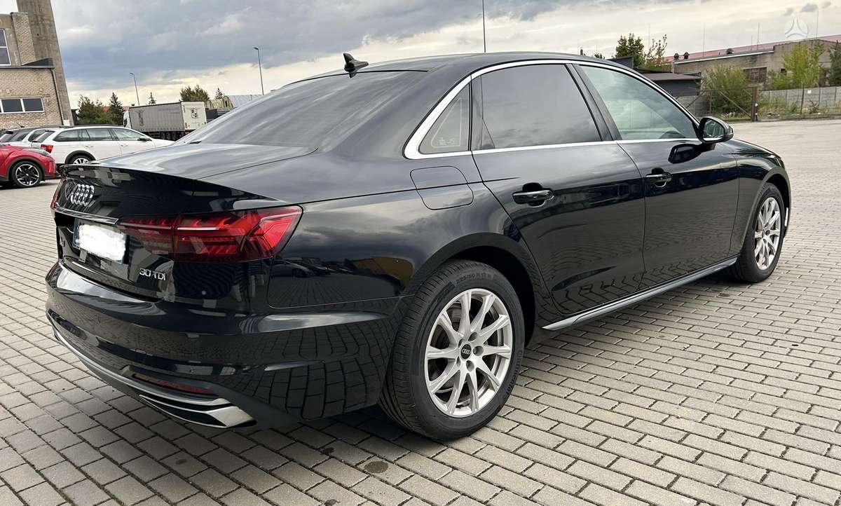 Audi A4, 2.0 l., Седан