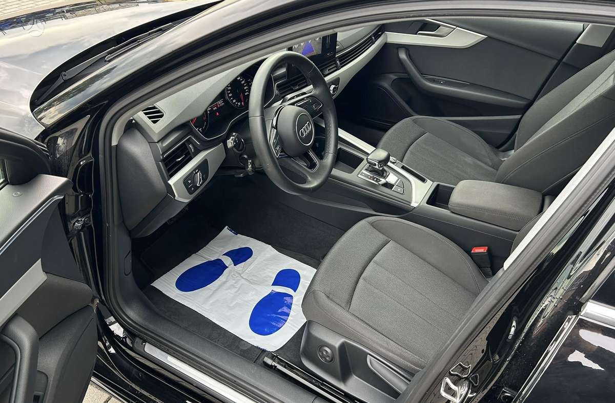 Audi A4, 2.0 l., Седан