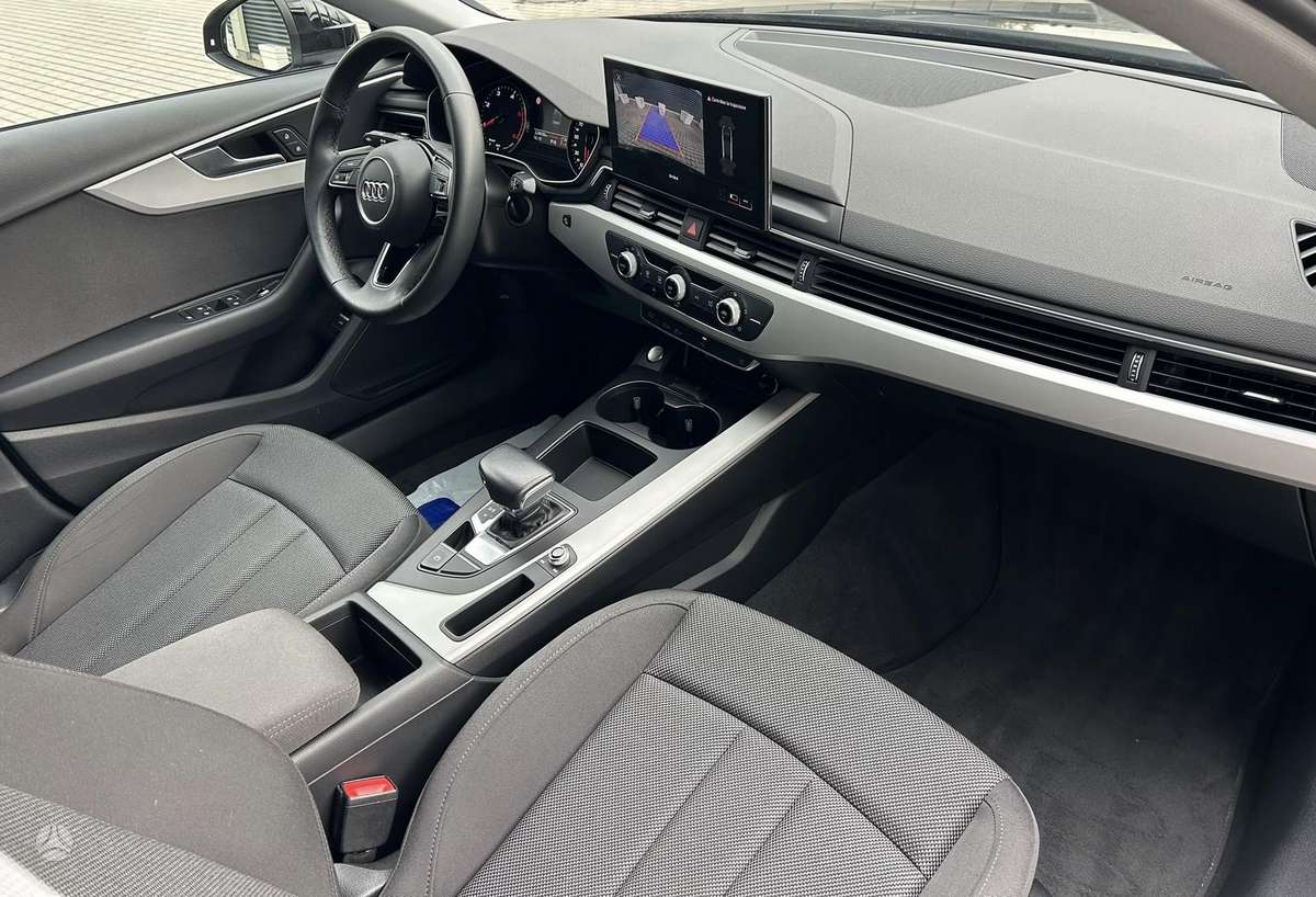 Audi A4, 2.0 l., Седан