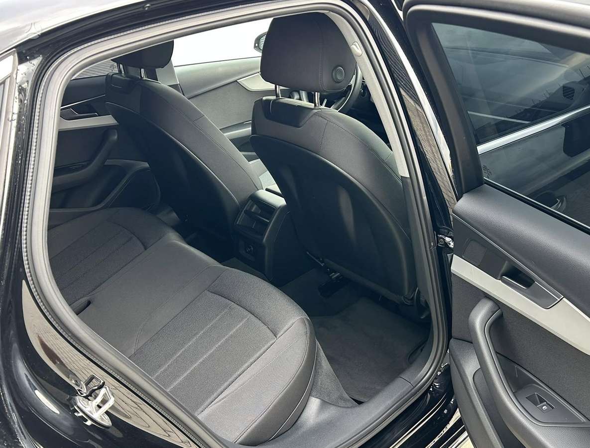 Audi A4, 2.0 l., Седан