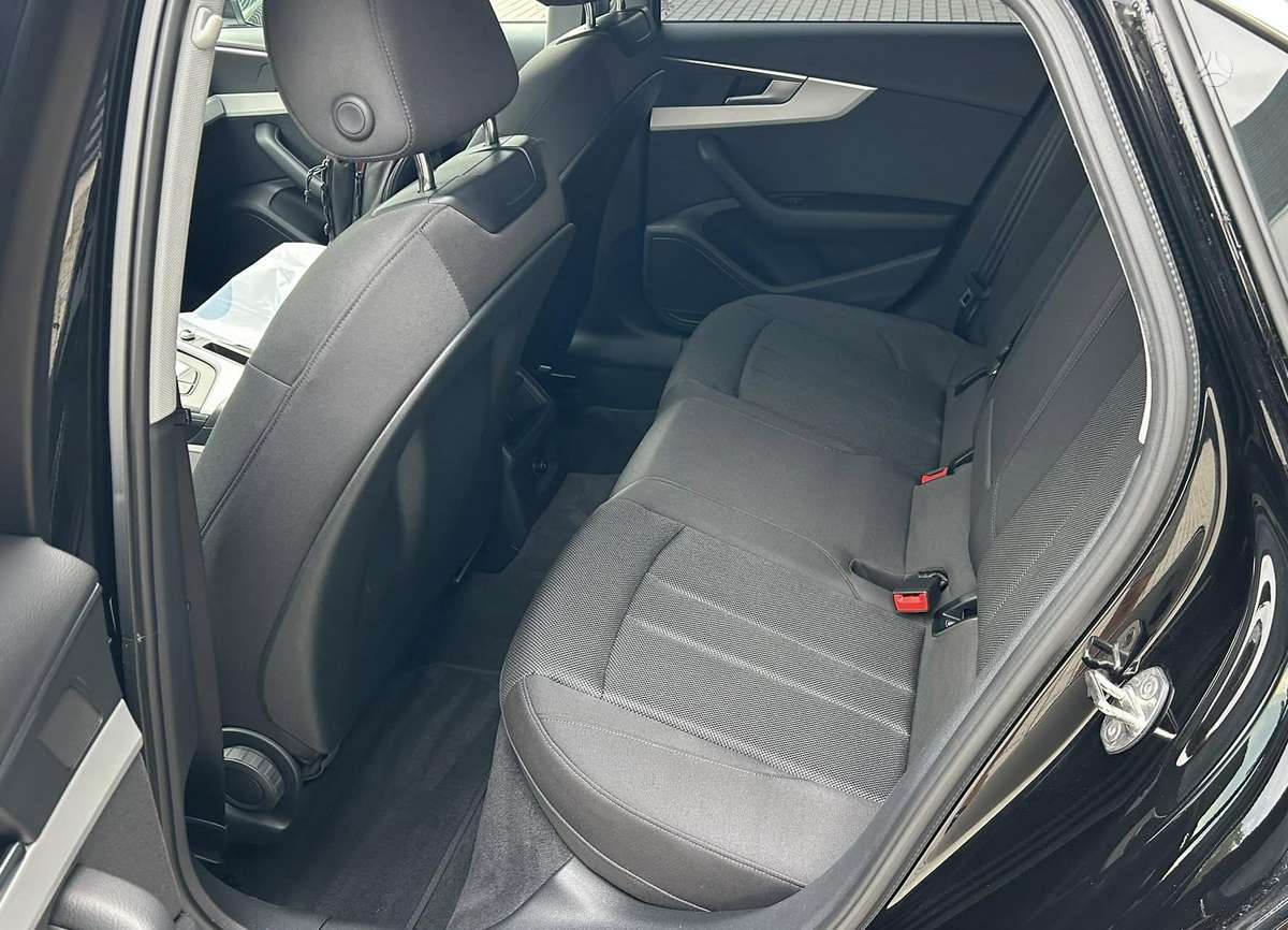 Audi A4, 2.0 l., Седан