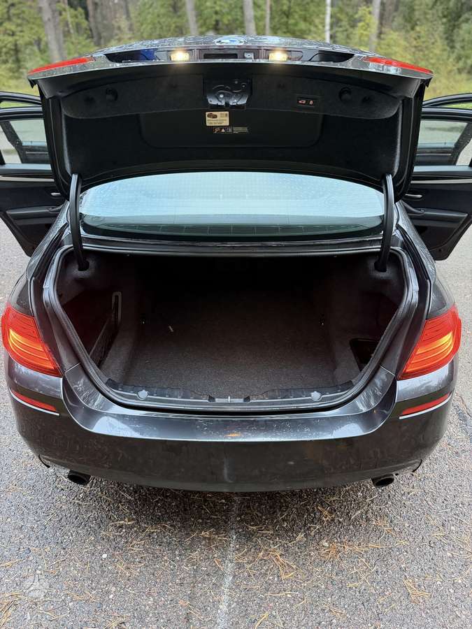 BMW 535, saloon / sedan