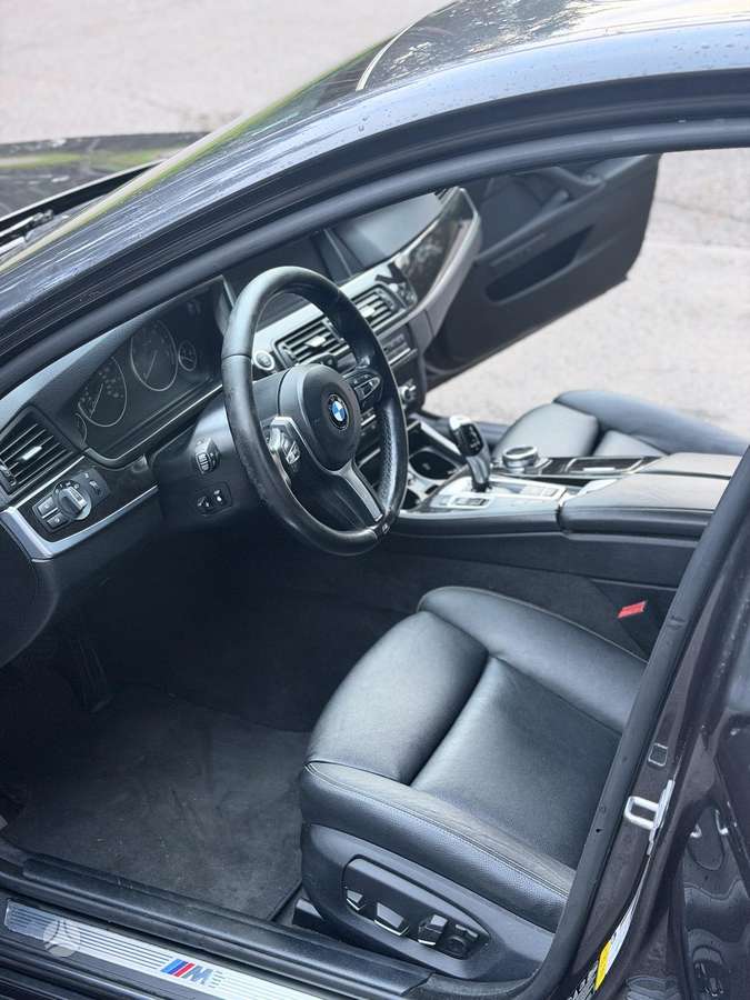 BMW 535, saloon / sedan