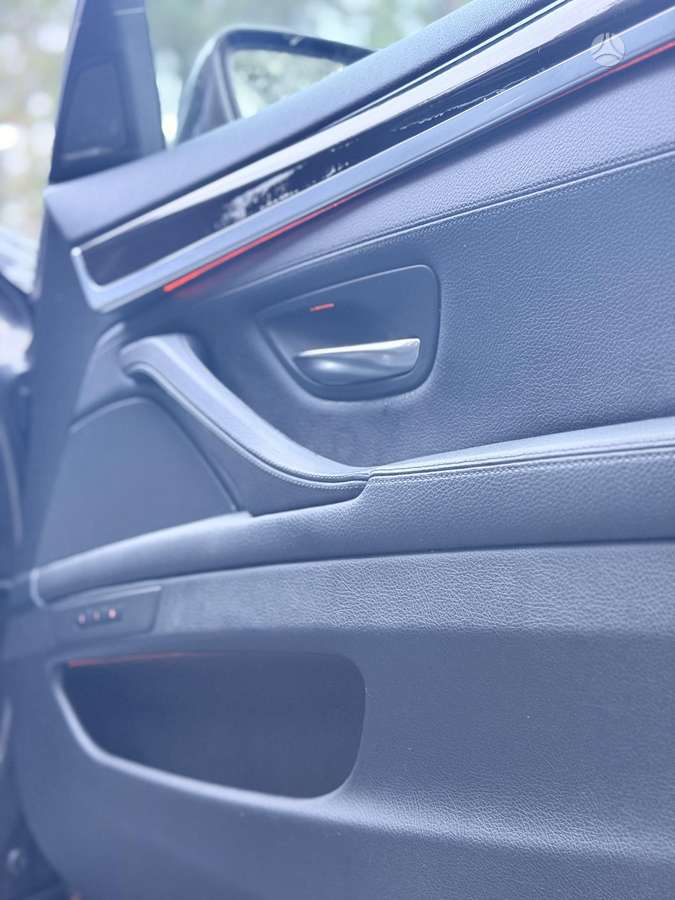 BMW 535, Седан
