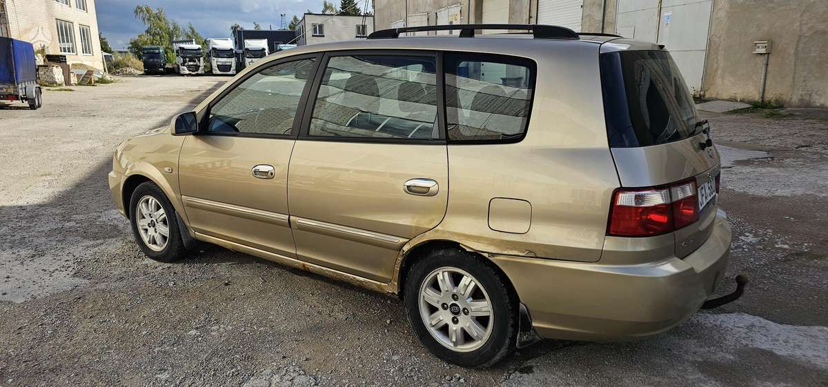 Kia Carens, 2.0 l., hatchback