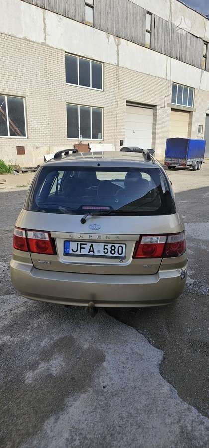 Kia Carens, 2.0 l., hatchback