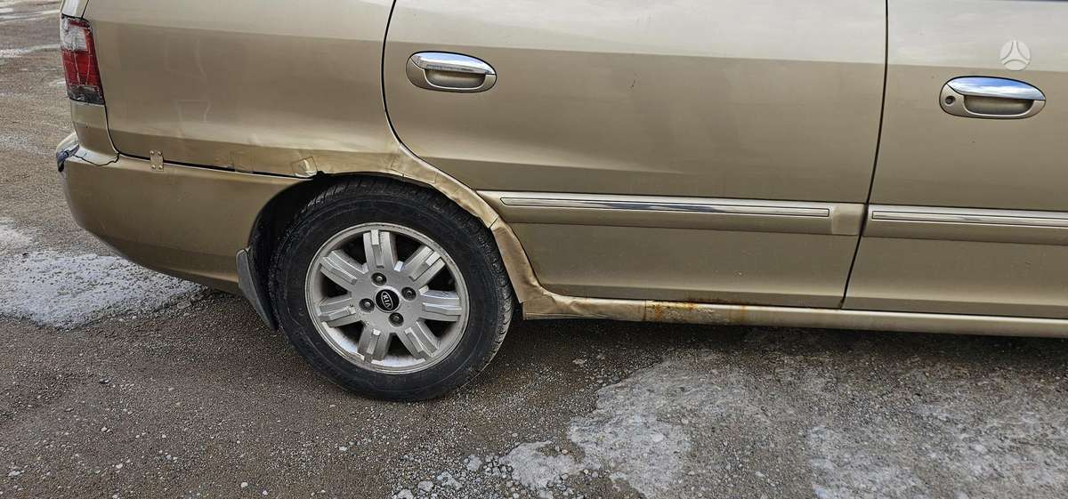 Kia Carens, 2.0 l., hatchback