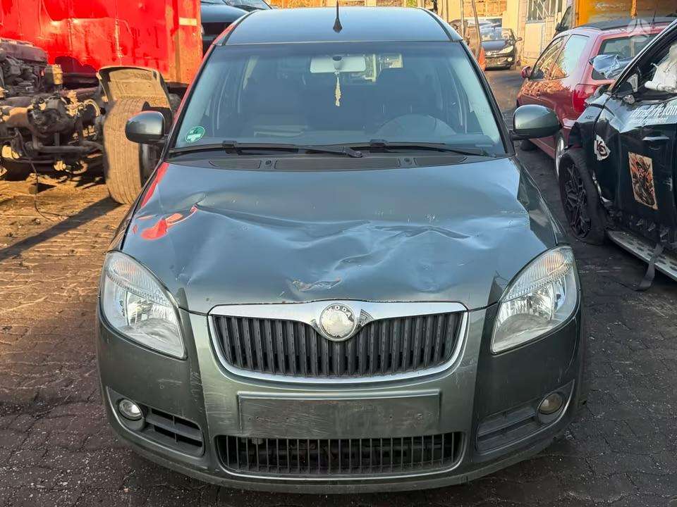Skoda Roomster dalimis