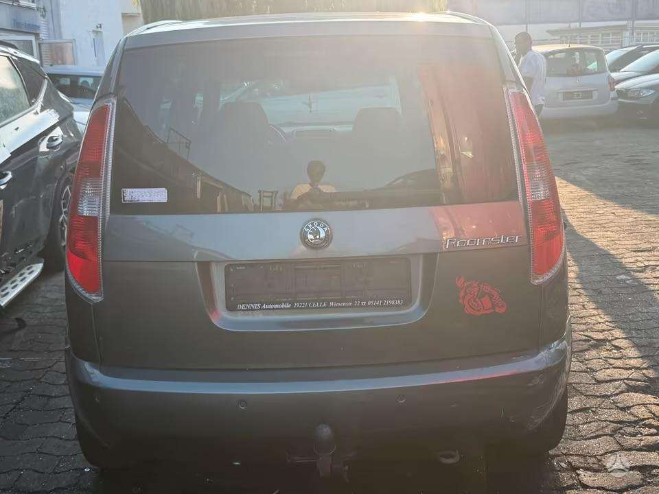 Skoda Roomster dalimis