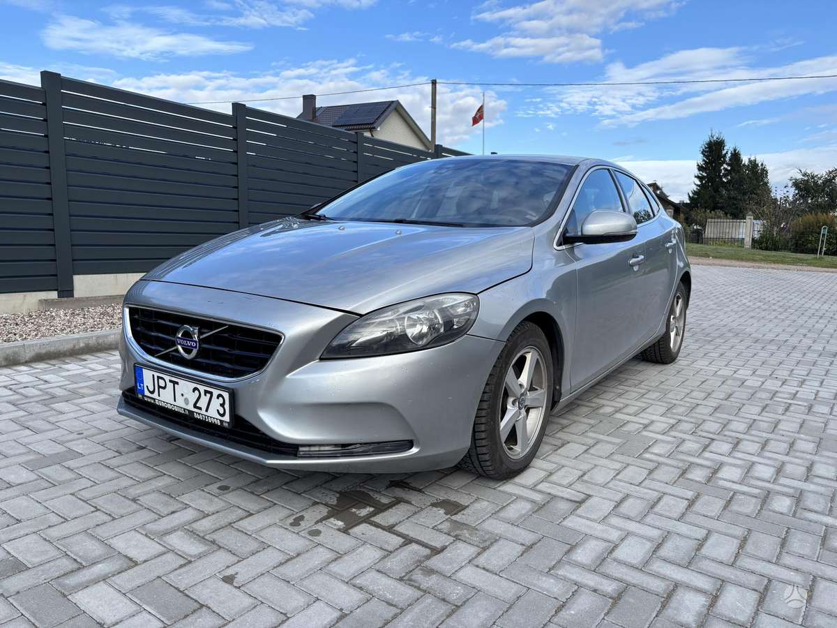 Volvo V40, 1.6 l., hatchback