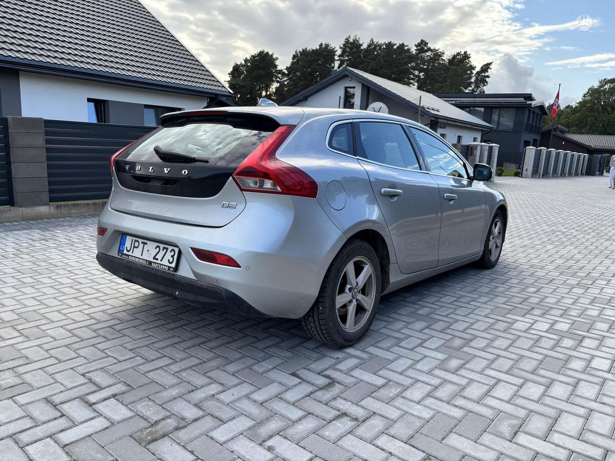 Volvo V40, 1.6 l., hatchback