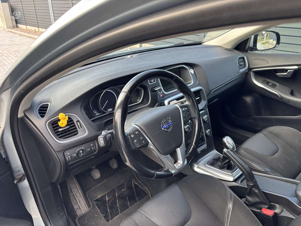 Volvo V40, 1.6 l., hatchback