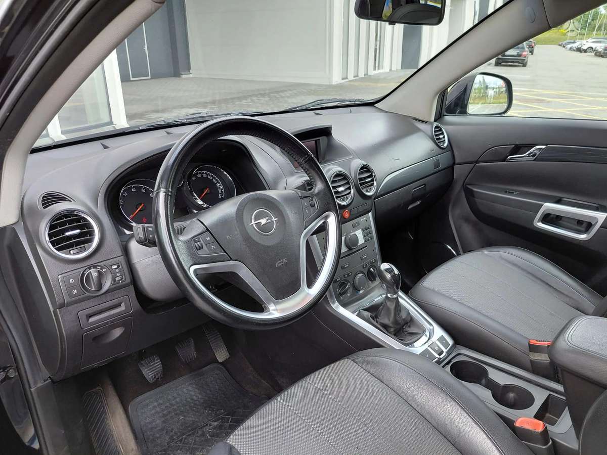 Opel Antara, 2.4 l., off-road / crossover