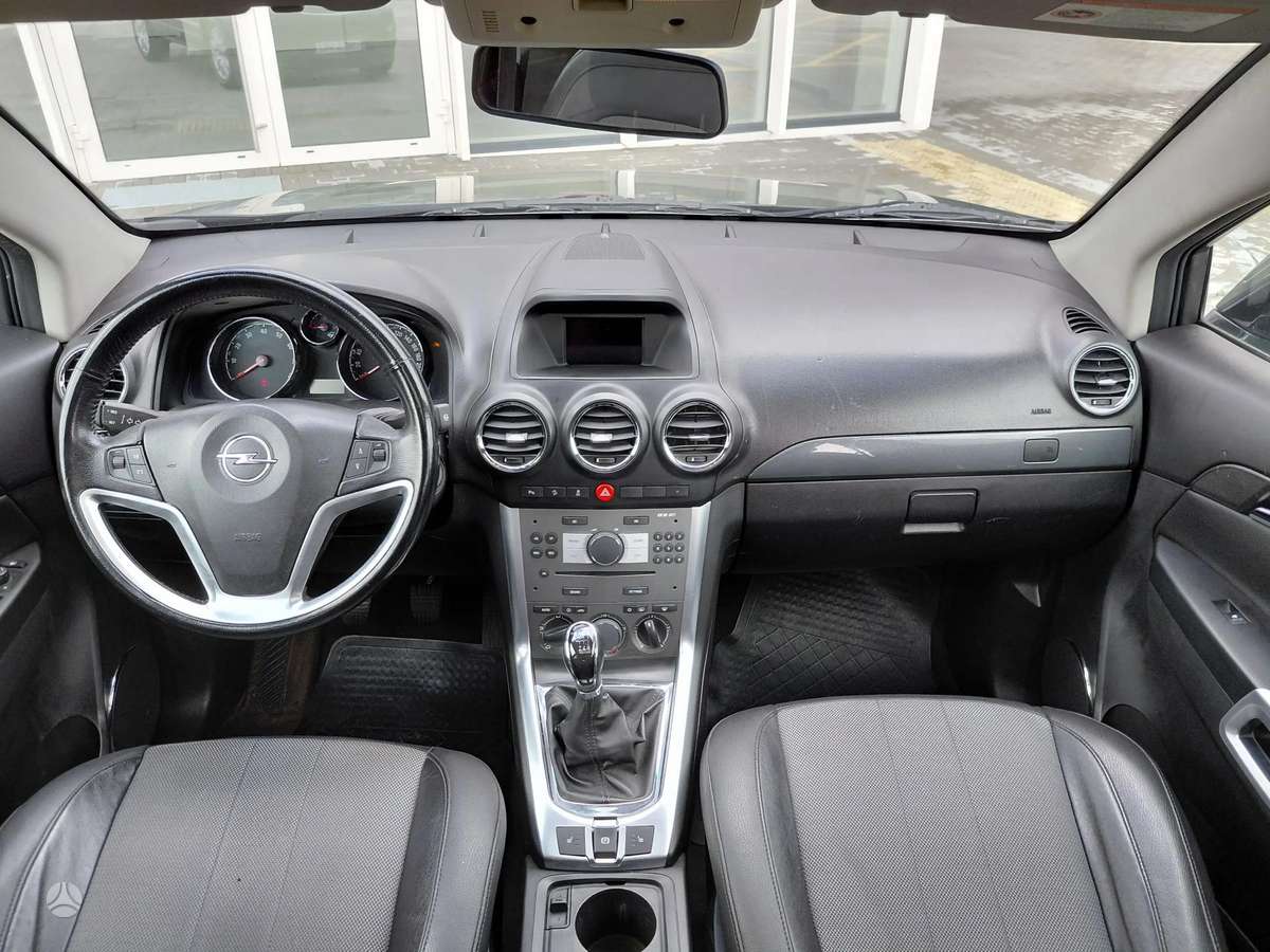 Opel Antara, 2.4 l., off-road / crossover