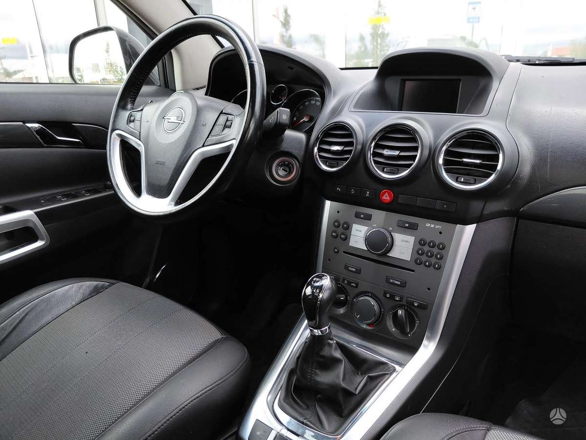 Opel Antara, 2.4 l., off-road / crossover