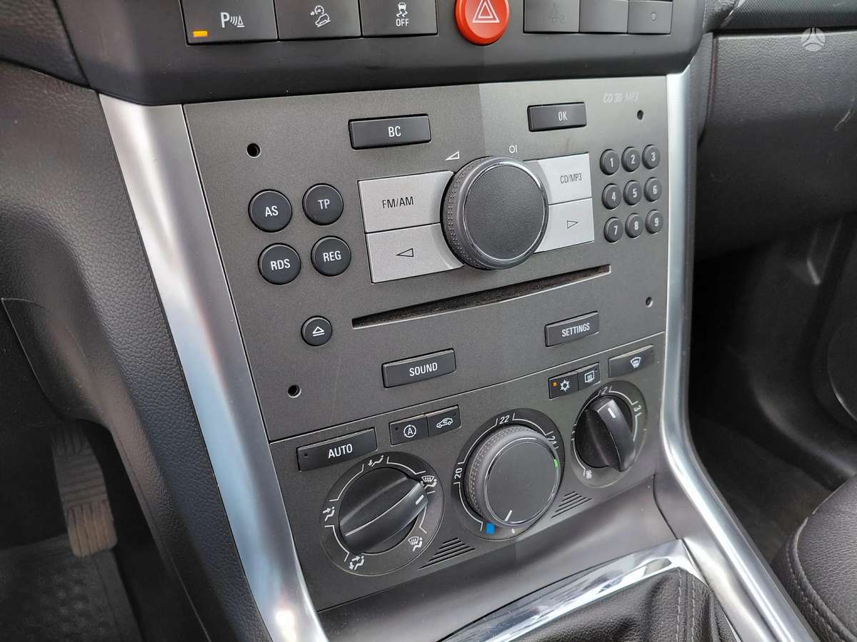 Opel Antara, 2.4 l., off-road / crossover
