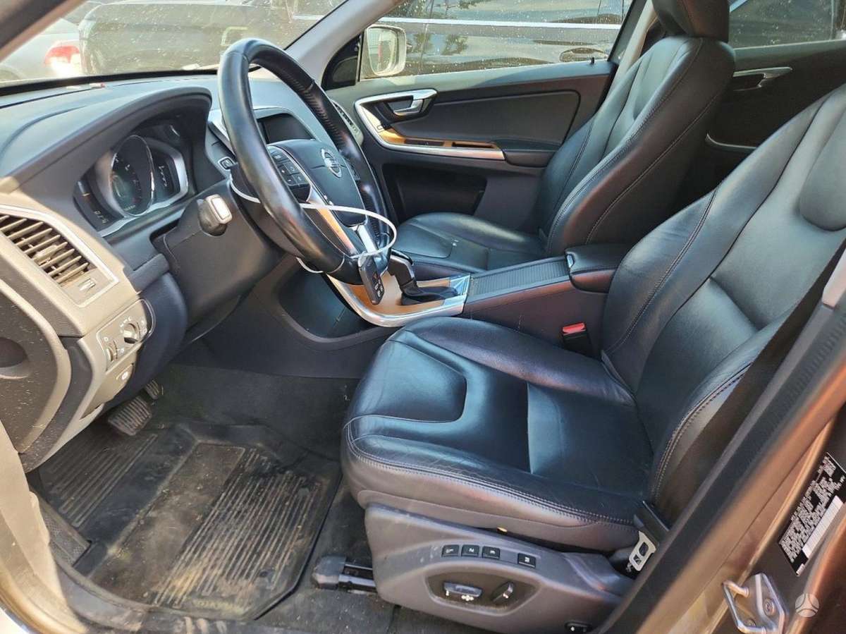Volvo XC60 dalimis