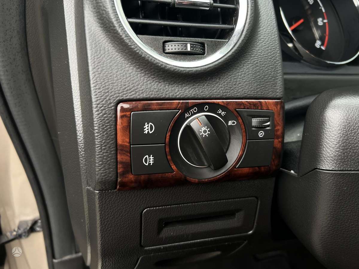 Opel Antara, 2.2 l., off-road / crossover