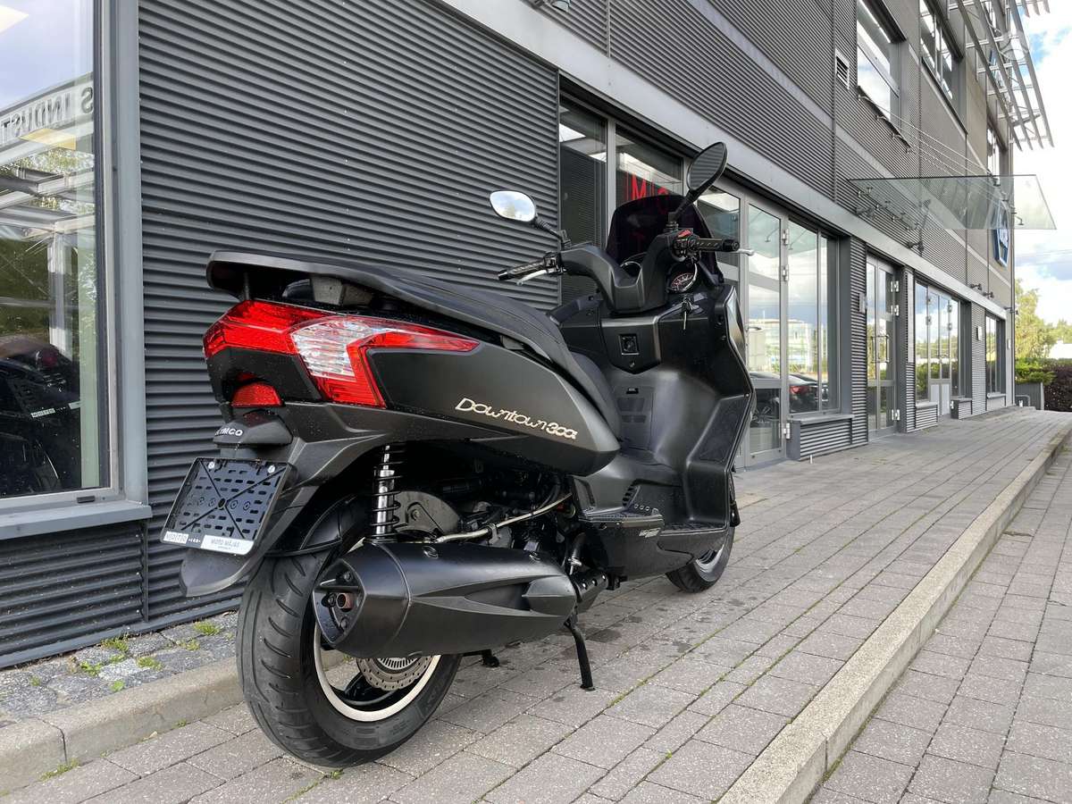Kymco Downtown 300cc, мотороллеры / мопеды