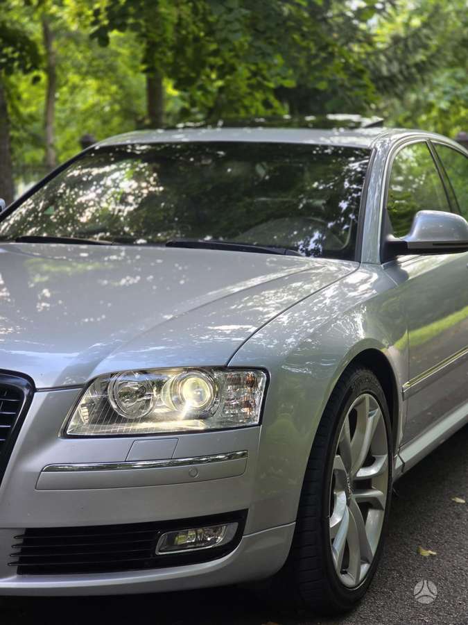 Audi A8, 4.2 l., sedanas