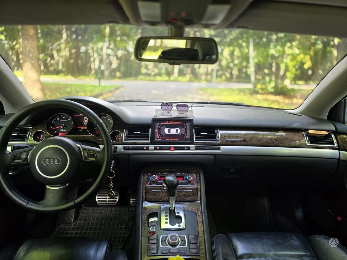 Audi A8, 4.2 l., sedanas