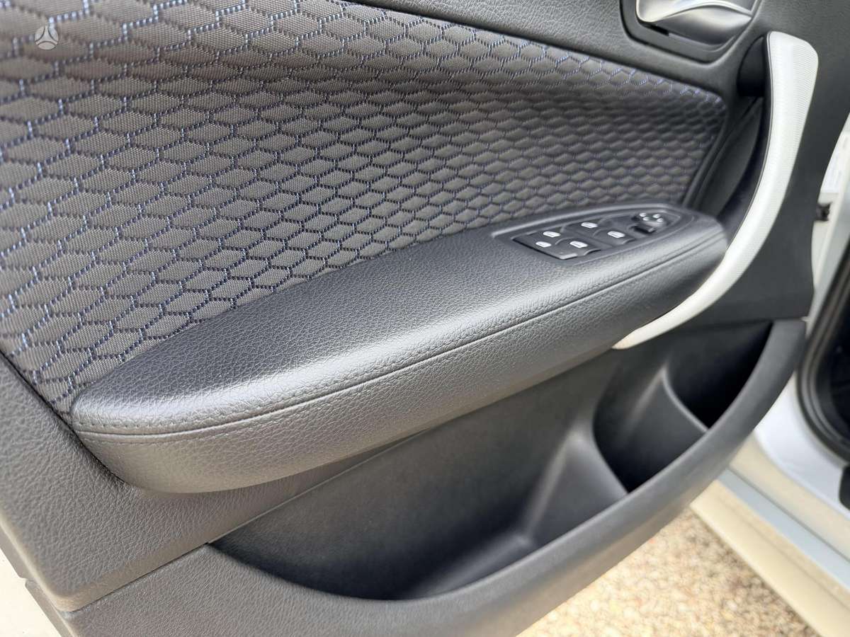 BMW 125, 2.0 l., hatchback