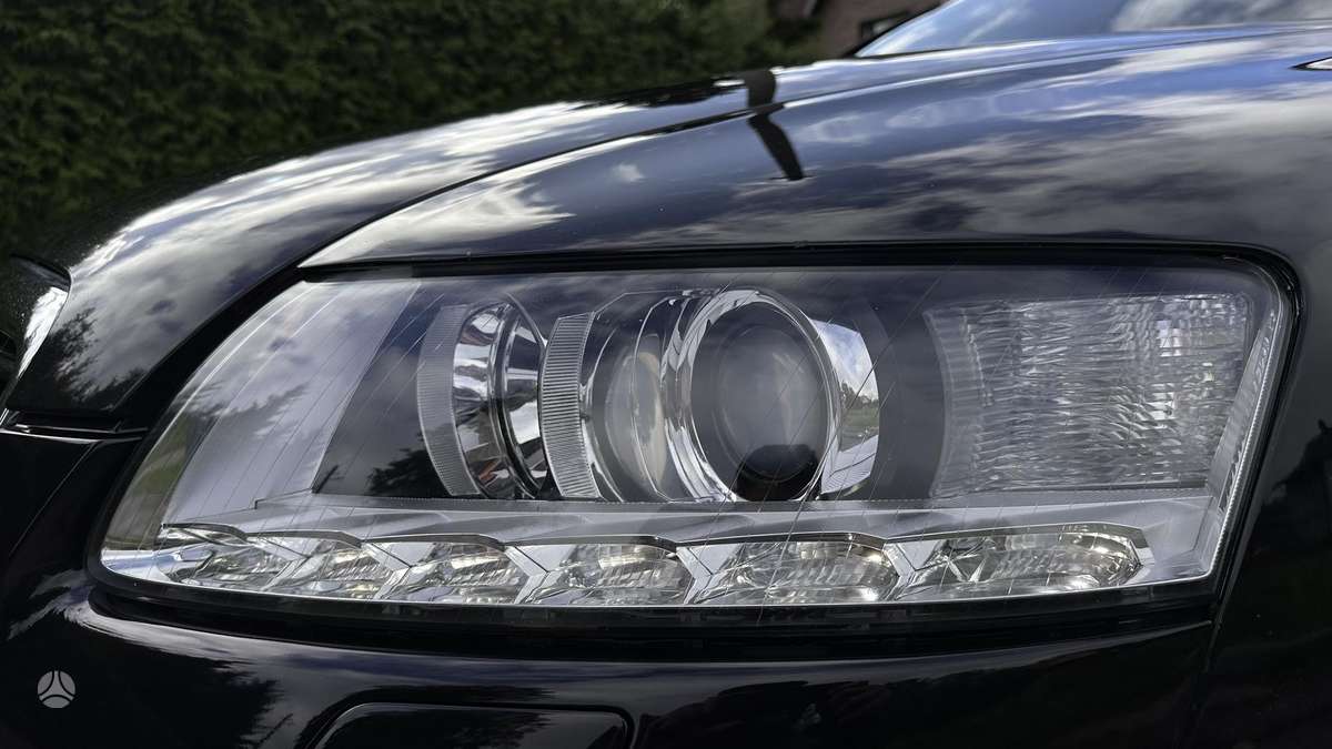 Audi A6 2011 — салон