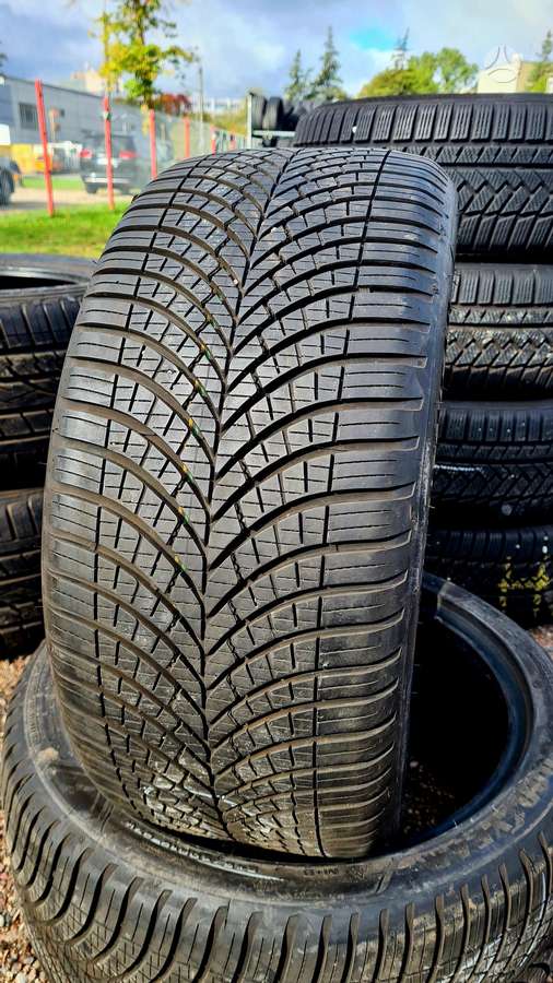 Goodyear Vector 4seasons Gen-3, universalios 245/40 R18