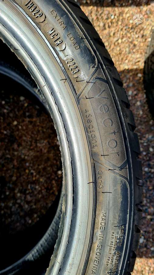Goodyear Vector 4seasons Gen-3, universalios 245/40 R18