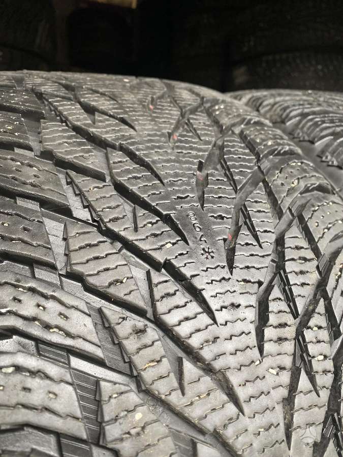 Nokian, žieminės 275/45 R20