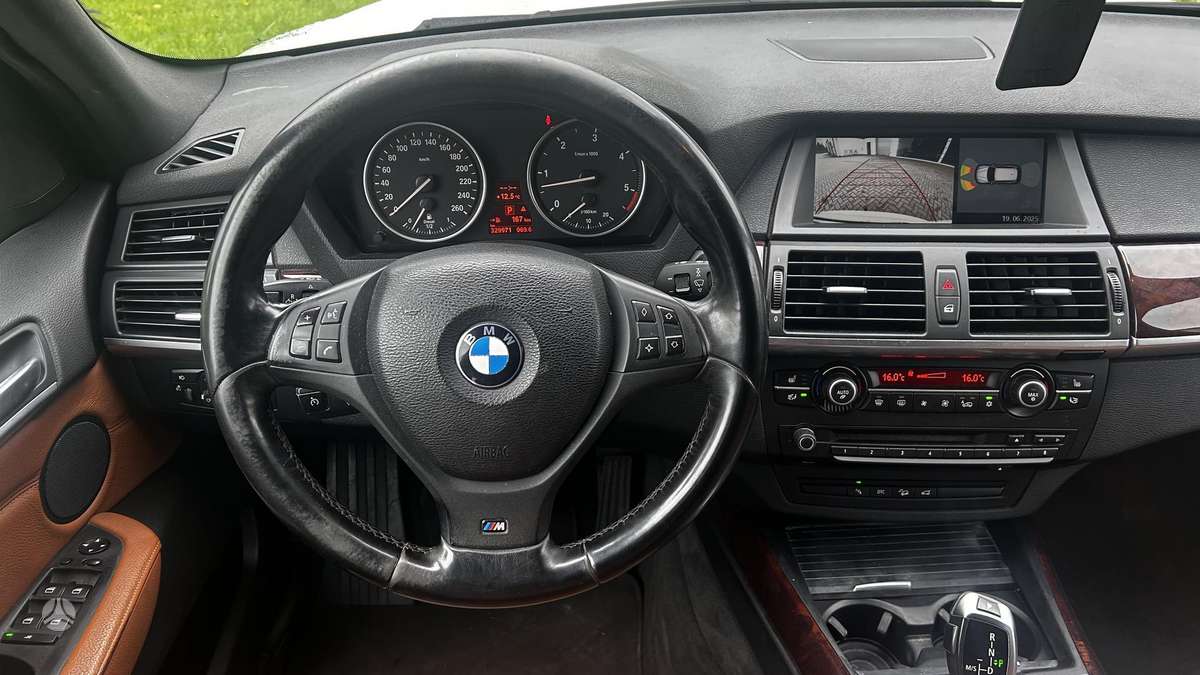 BMW X5, 3.0 l., off-road / crossover