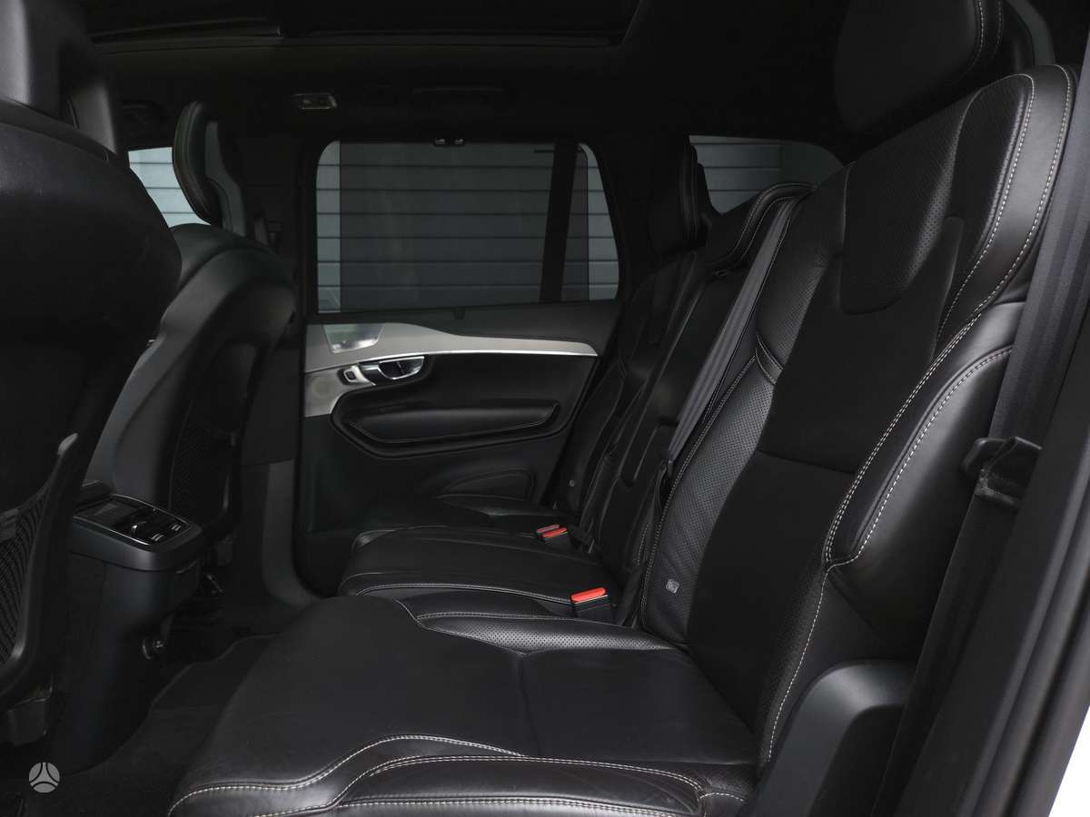 Volvo XC90, 2.0 l., off-road / crossover