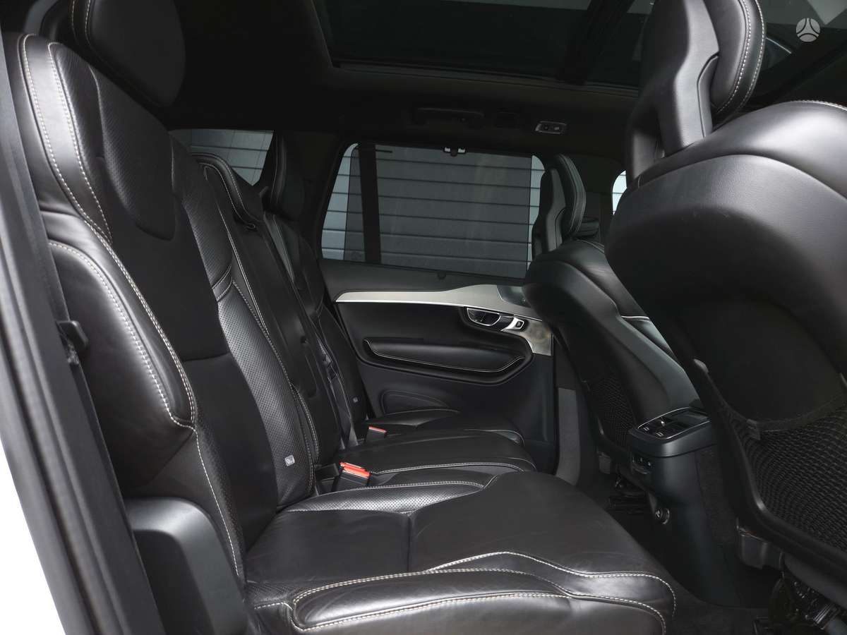 Volvo XC90, 2.0 l., off-road / crossover