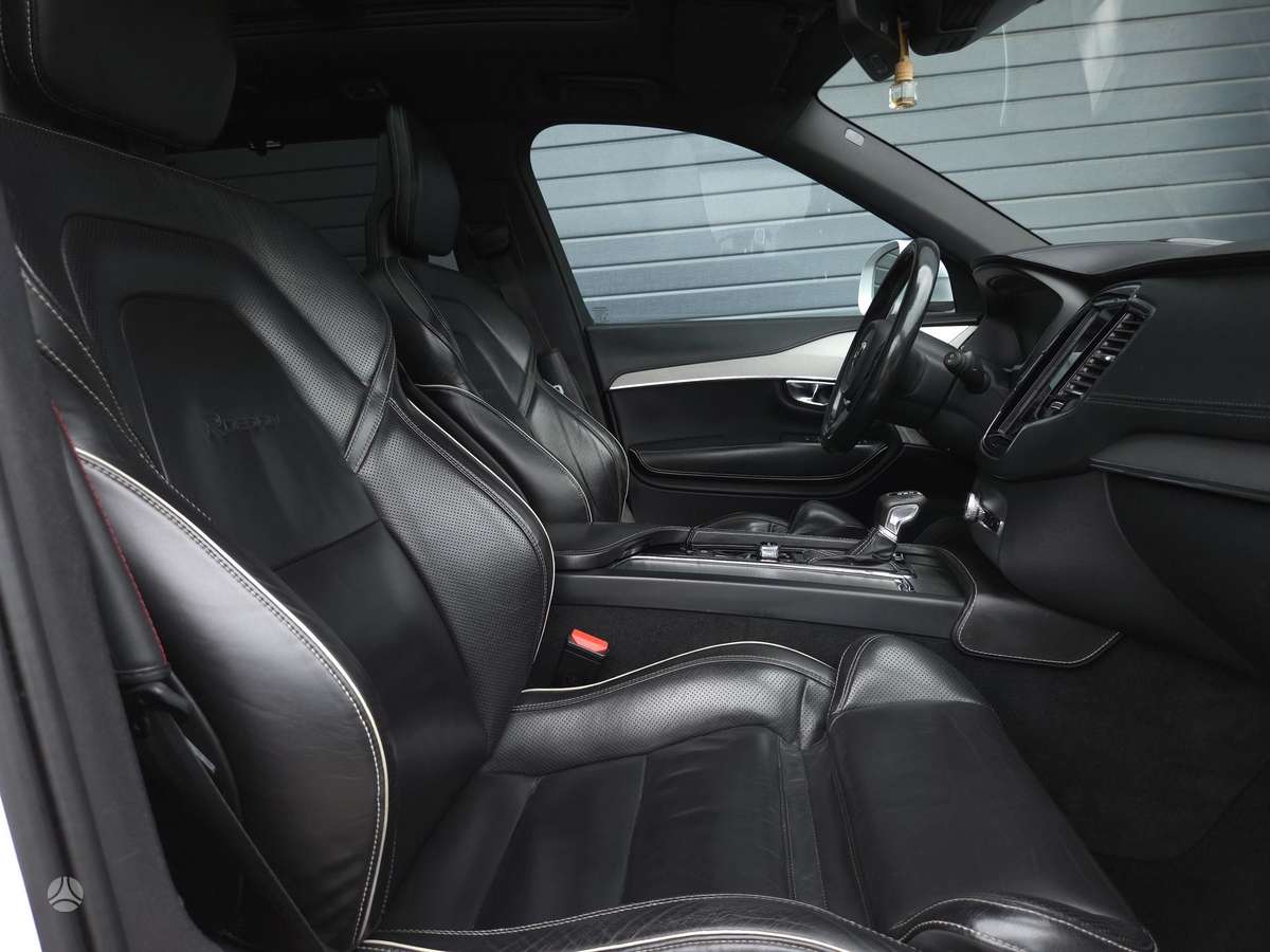 Volvo XC90, 2.0 l., off-road / crossover