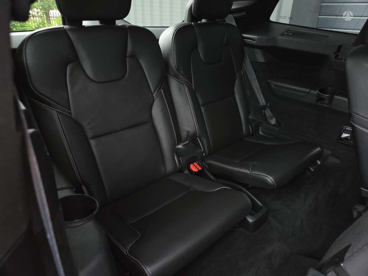 Volvo XC90, 2.0 l., off-road / crossover