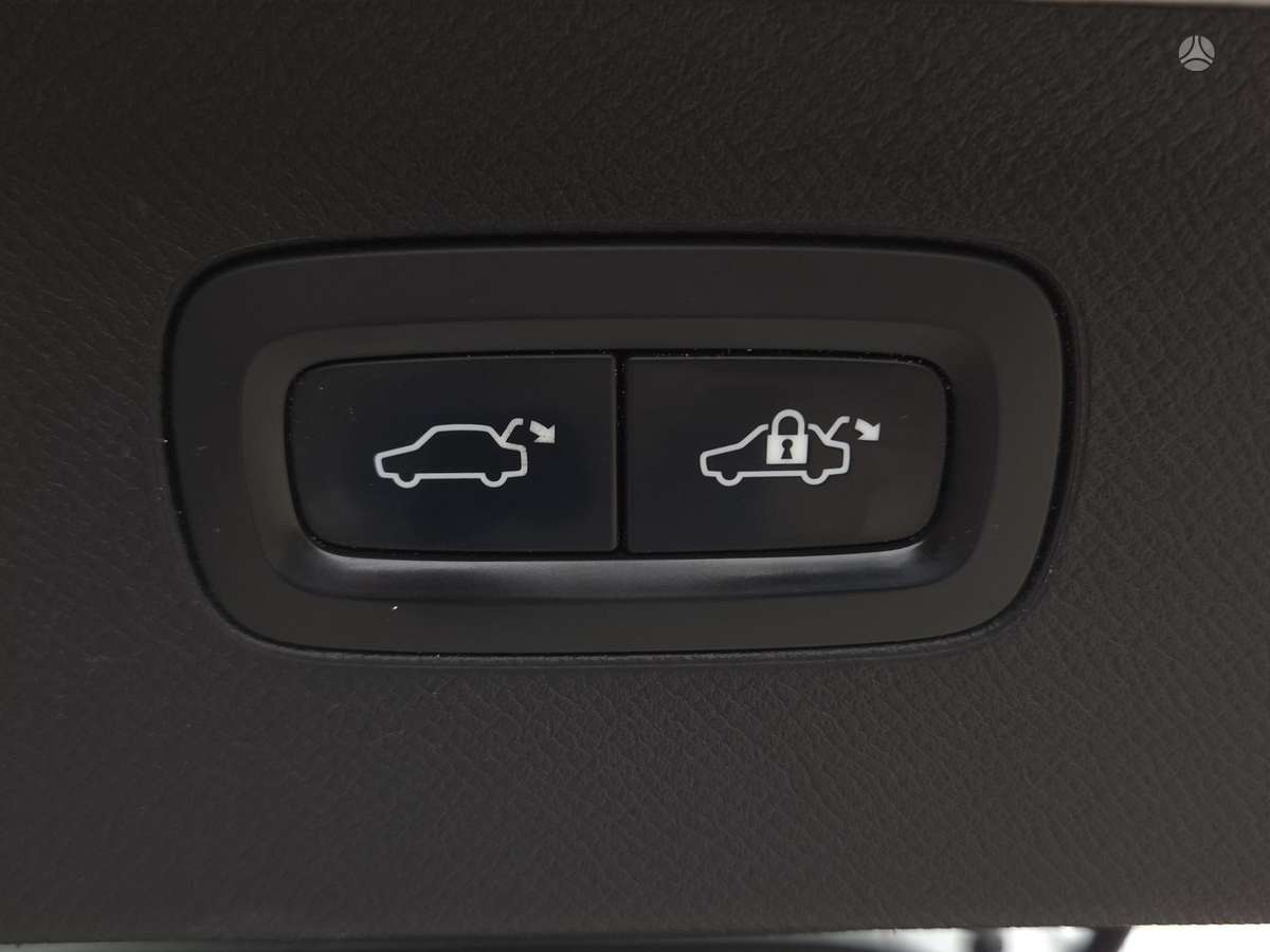 Volvo XC90, 2.0 l., off-road / crossover