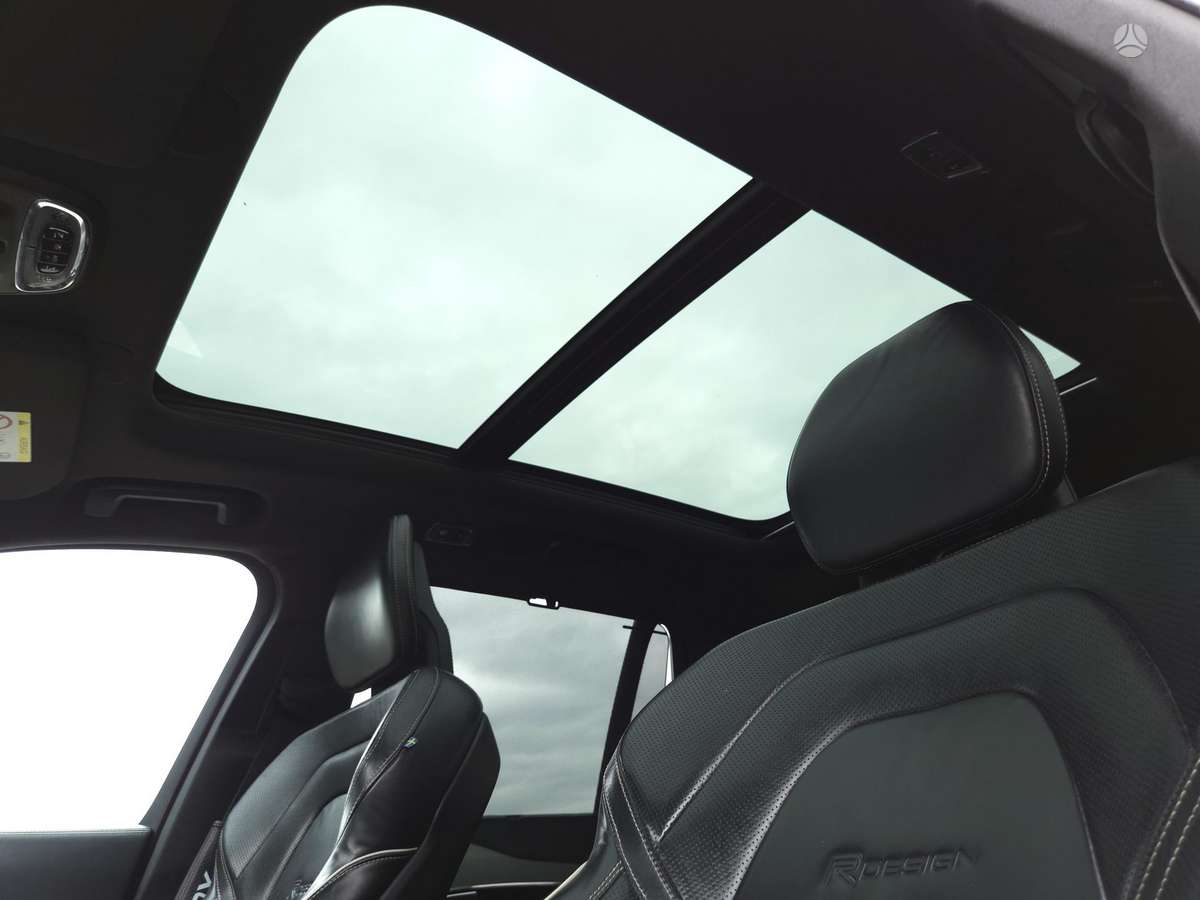 Volvo XC90, 2.0 l., off-road / crossover