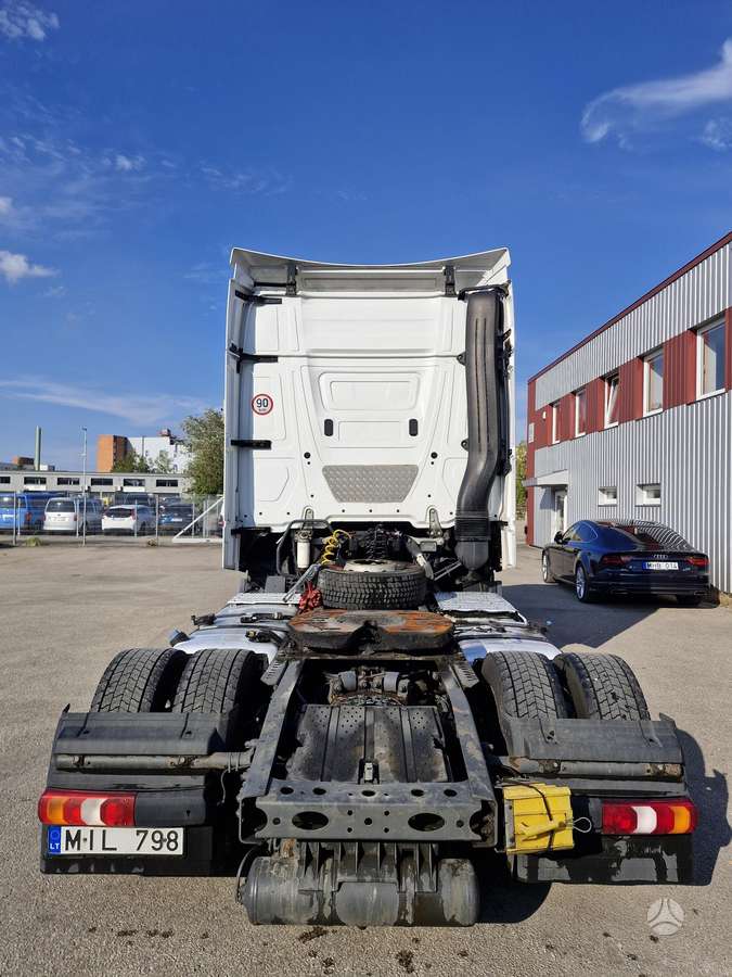 Mercedes-Benz Actros MEGA, 2 спальных места