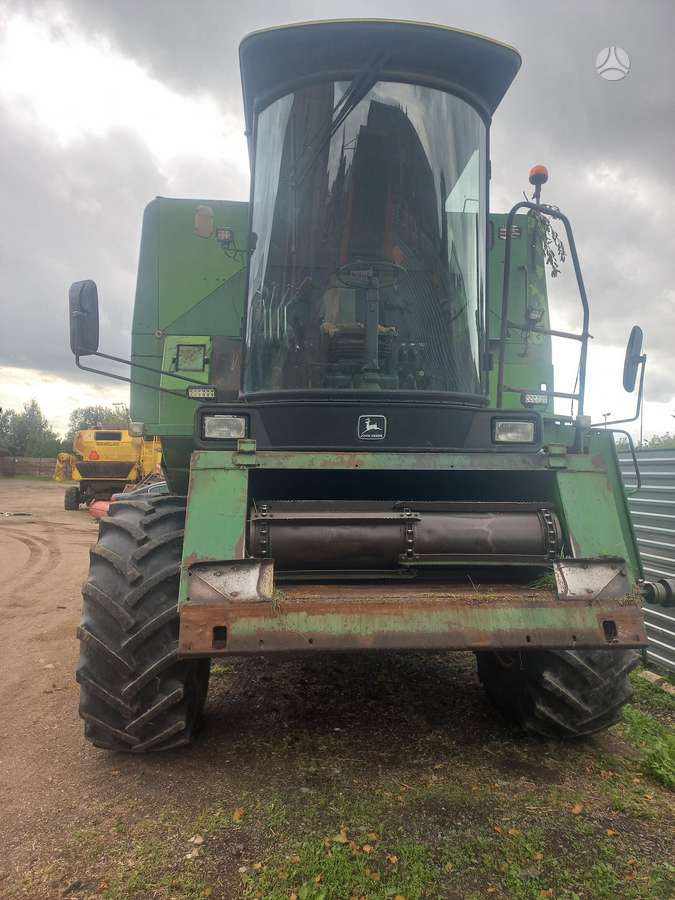 John Deere 1075, kombainai