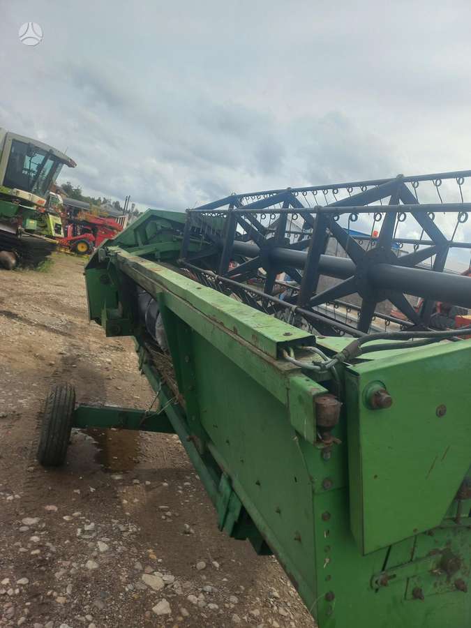 John Deere 1075, kombaini