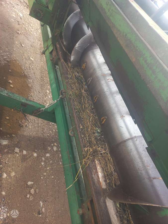 John Deere 1075, kombainai