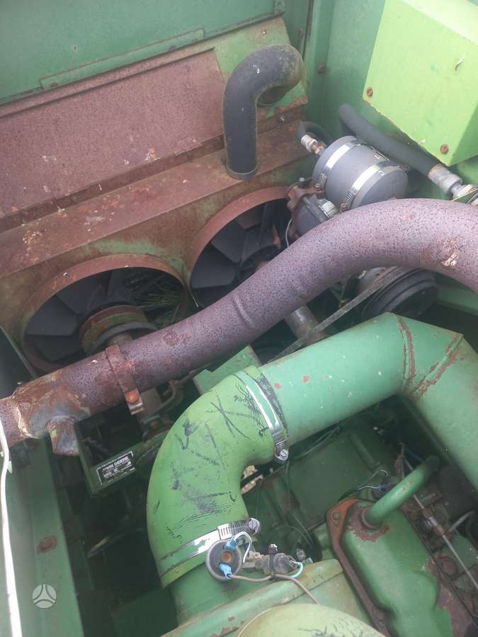 John Deere 1075, kombaini